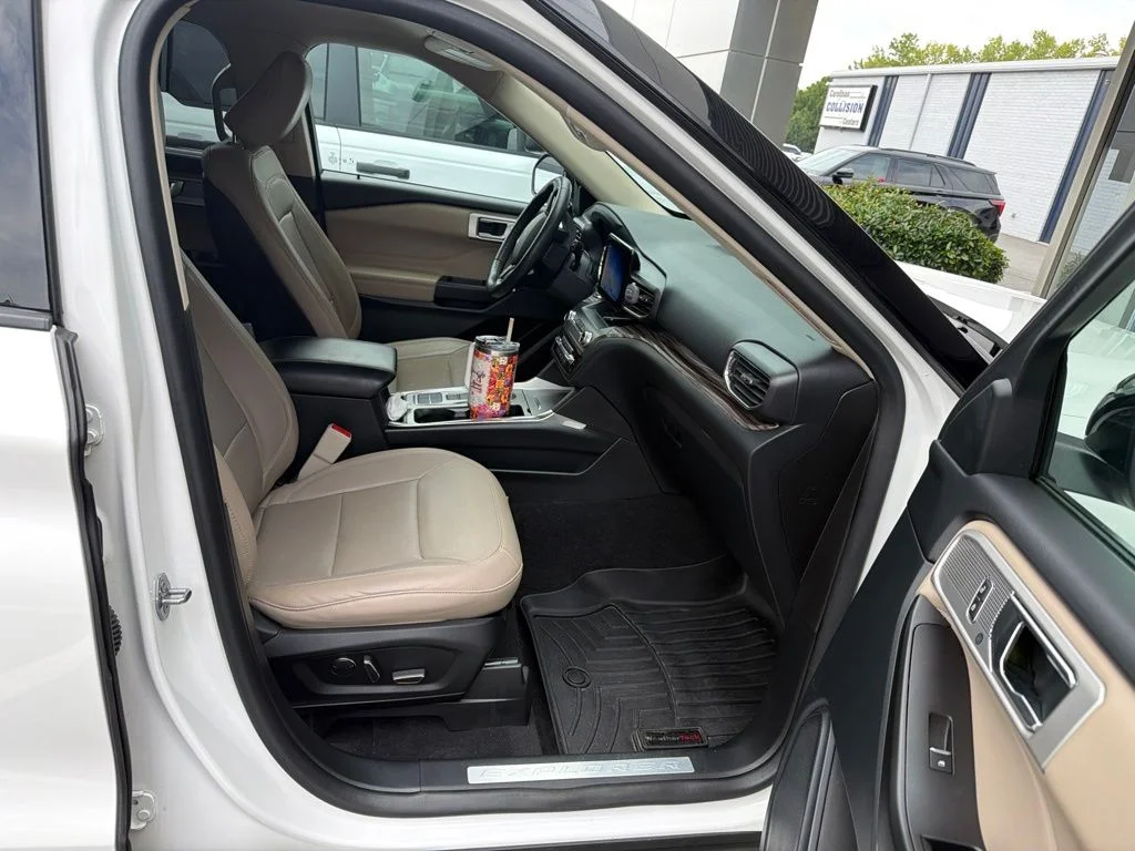 Used 2020 White Ford Limited image 4