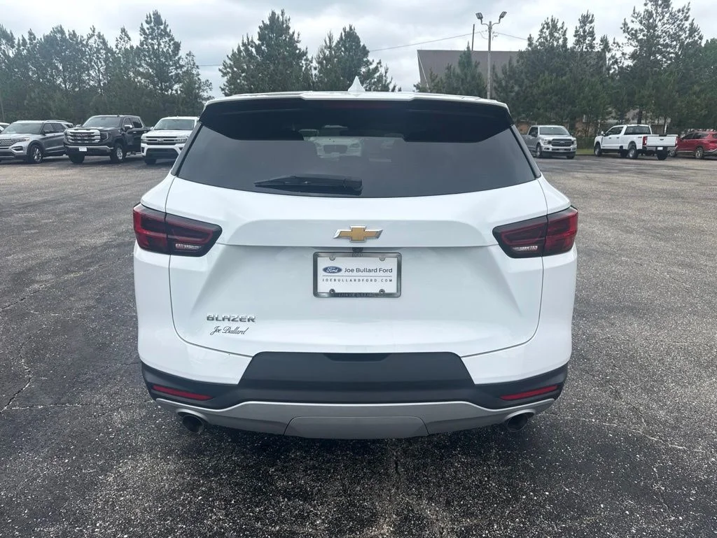 Used 2025 White Chevrolet LT image 20