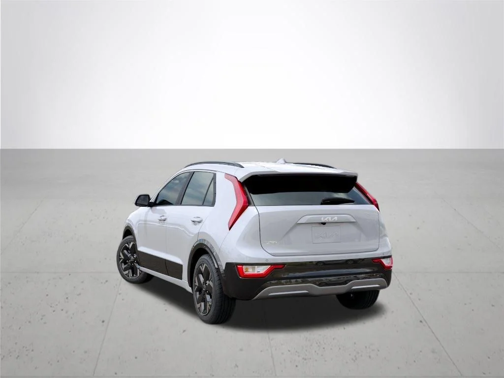 New 2026 Snow White Pearl Kia WIND image 4