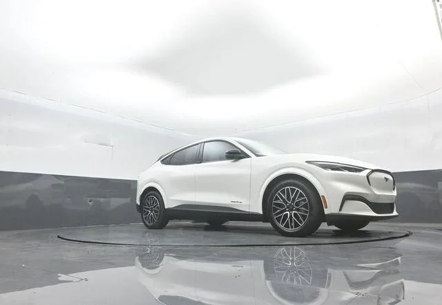 New 2026 Star White Metallic Tri-coat Ford Premium image 33