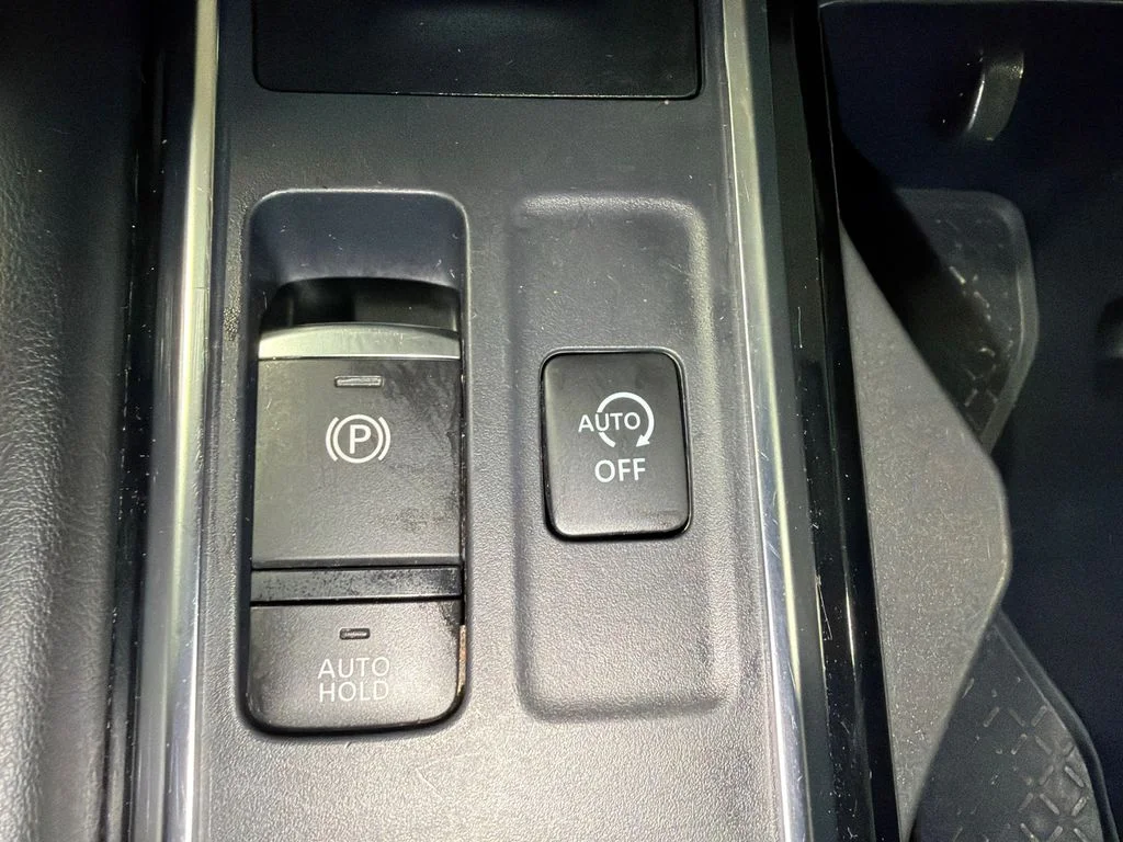 Used 2025 Glacier White Nissan SV image 34
