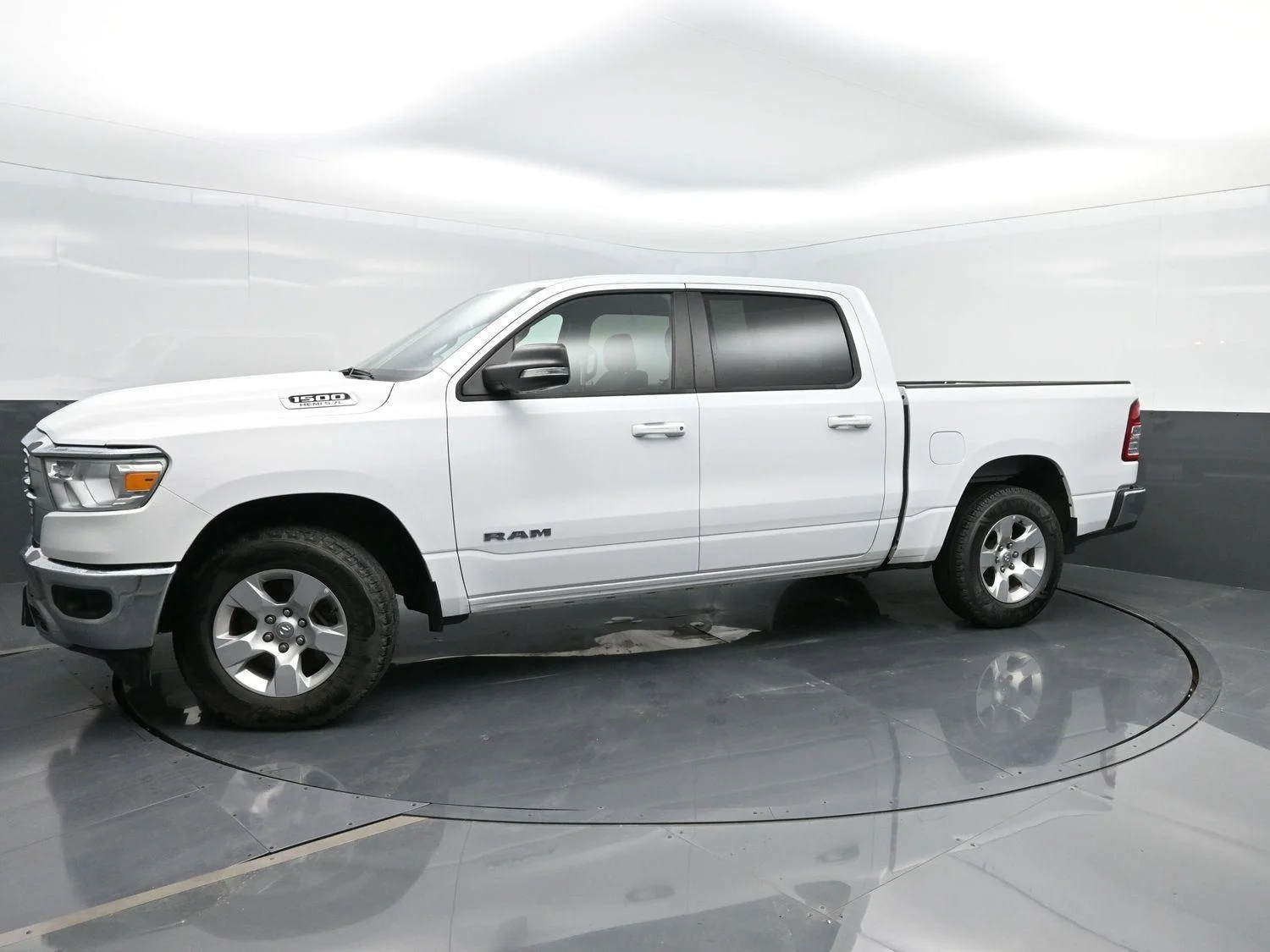 2021 RAM 1500 Big Horn/Lone Star 4x4 Crew Cab 5'7's photo