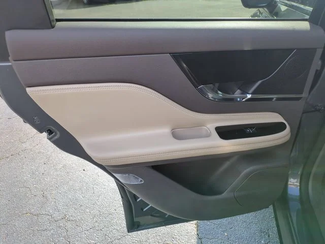 Used 2023 Gray Lincoln Standard image 27
