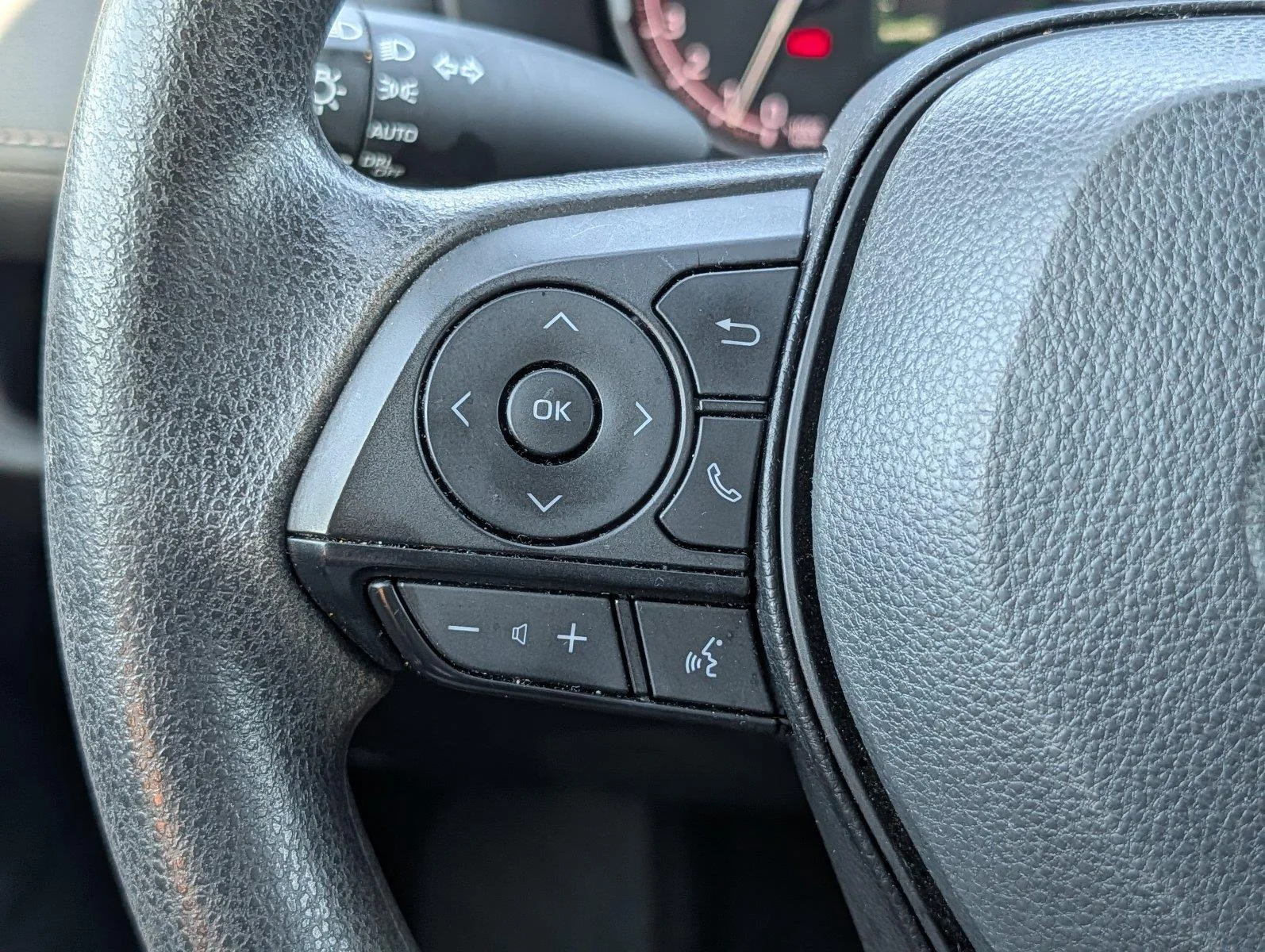 Used 2025 Midnight Black Metallic Toyota XLE image 24