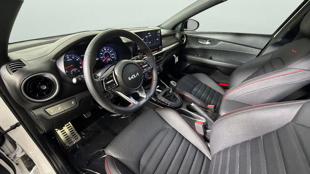Used 2023 White Kia GT Manual image 18