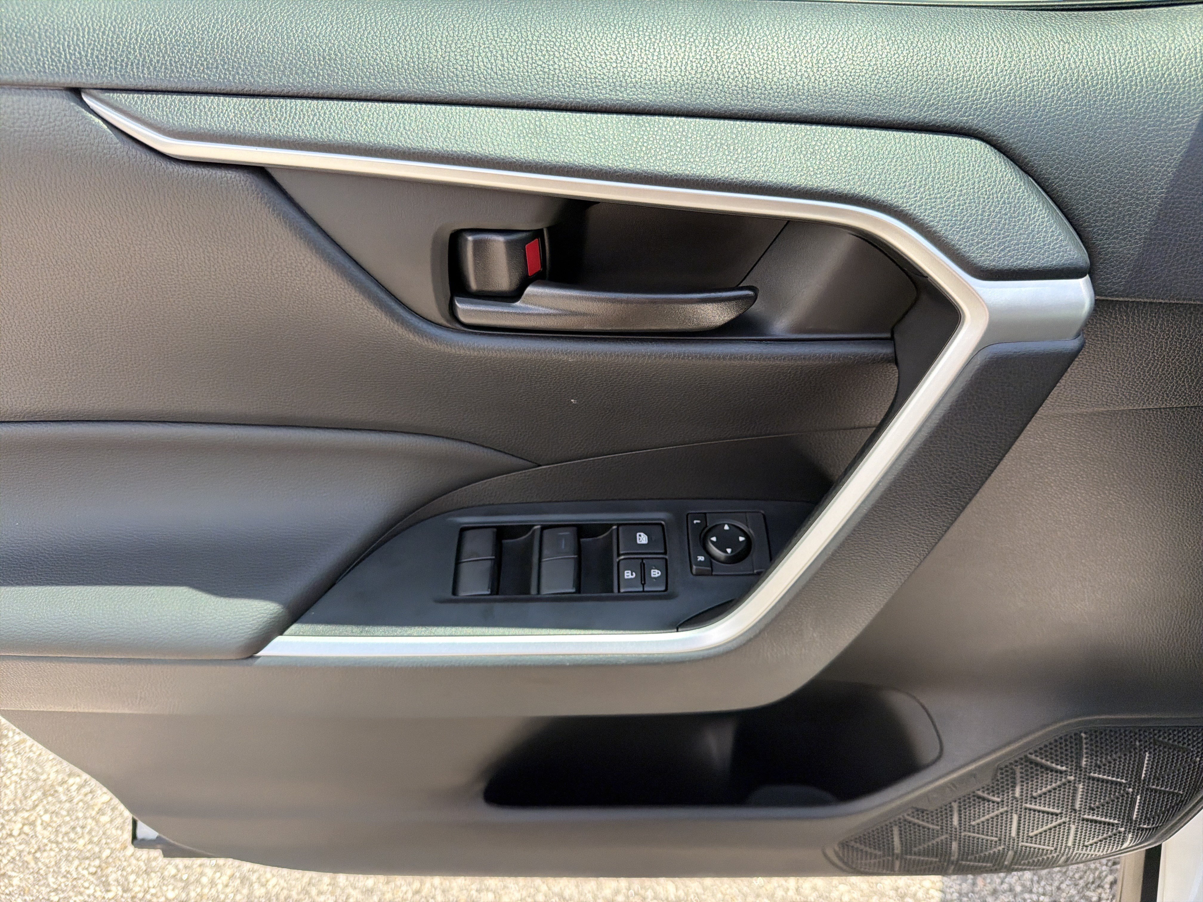 Certified Used 2023 Wind Chill Pearl Toyota LE image 20
