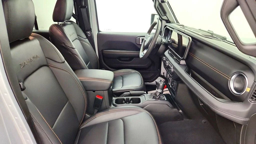 Used 2024 Silver Zynith Clearcoat Jeep Sahara 4x4 image 24