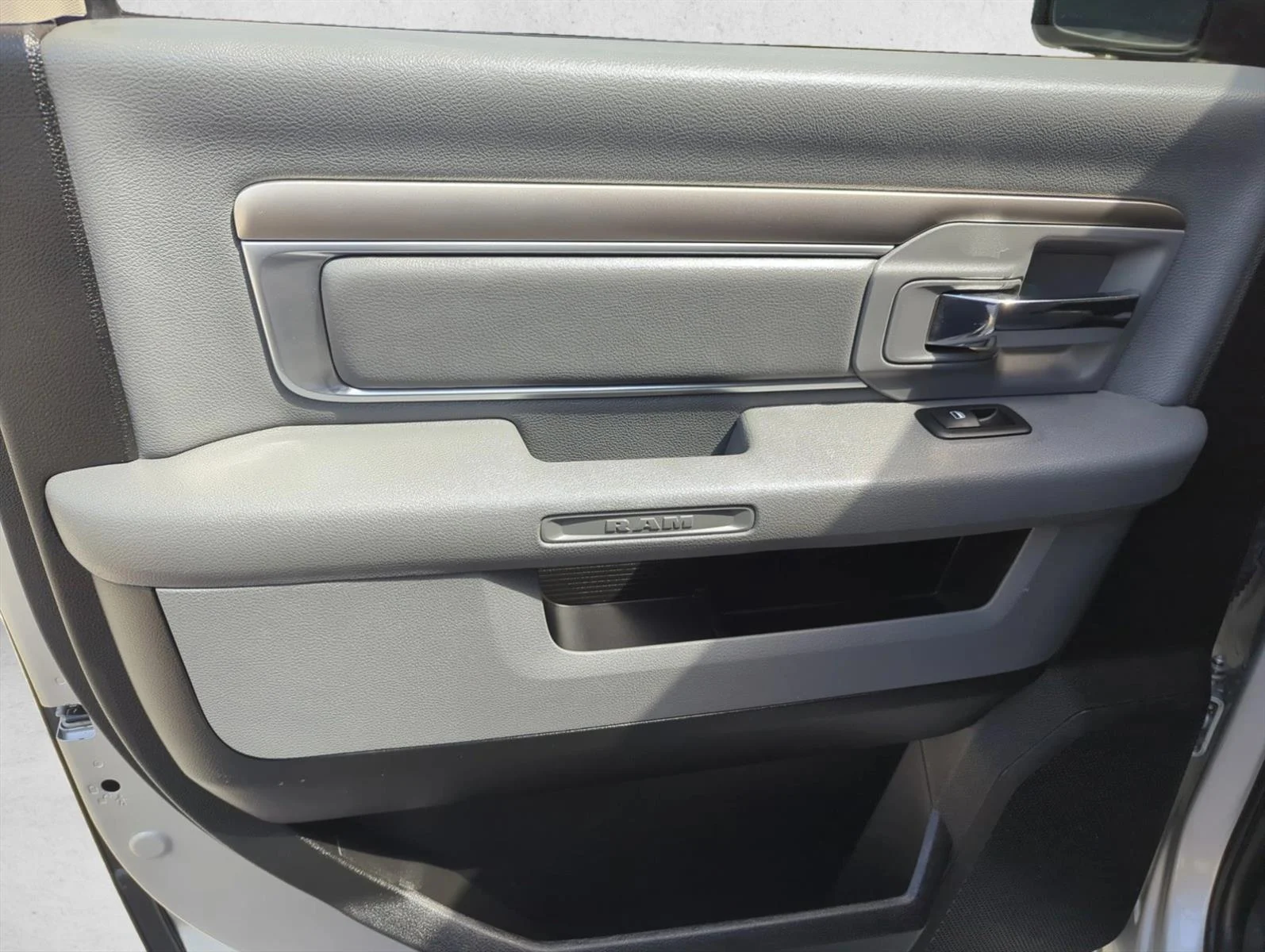Used 2019 Bright Silver Metallic Clearcoat Ram SLT image 12