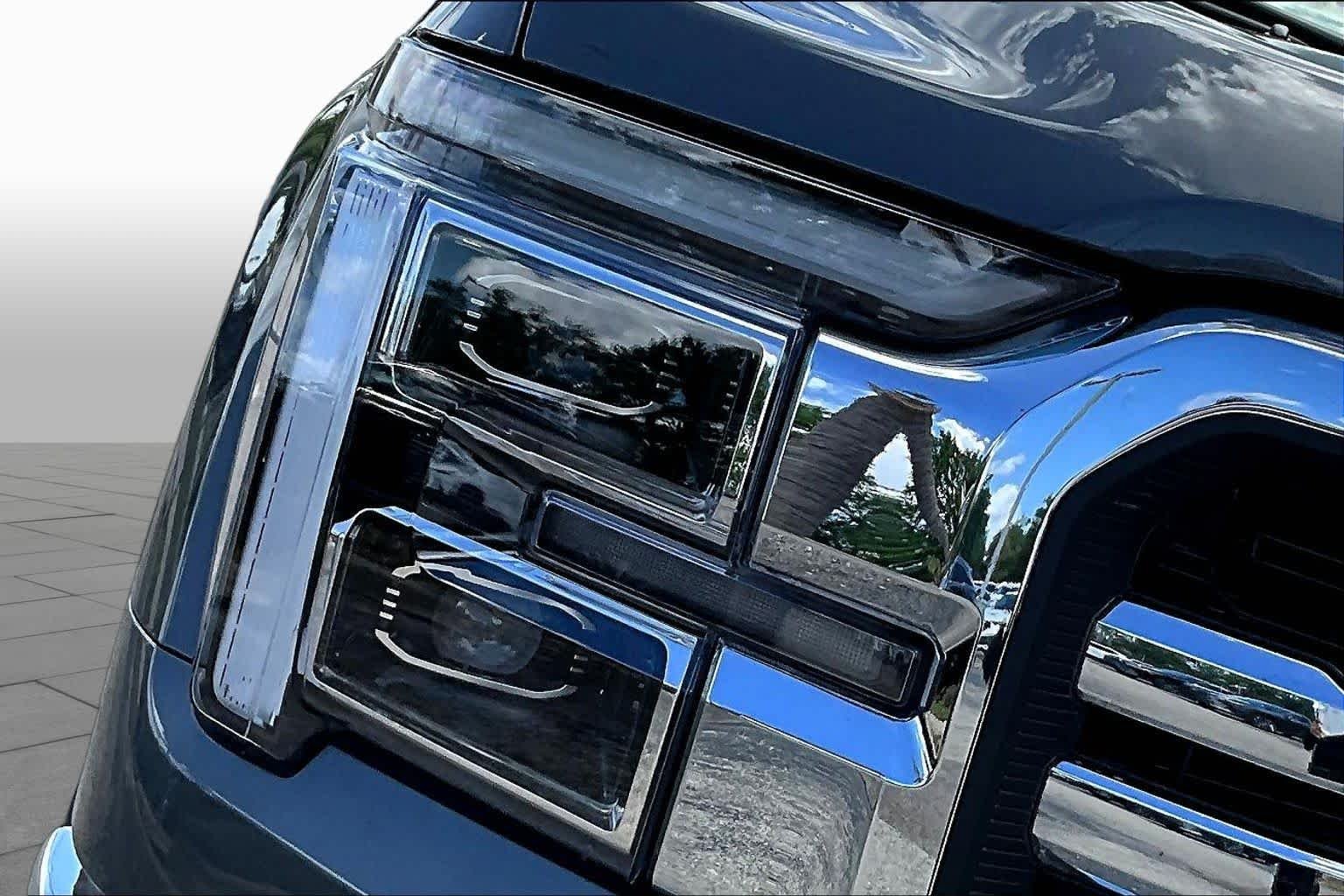 Used 2025 Carbonized Gray Metallic Ford LARIAT image 52