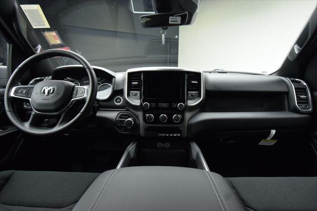 New 2026 Diamond Black Crystal Pearl-Coat Exterior Paint RAM BIG HORN image 35