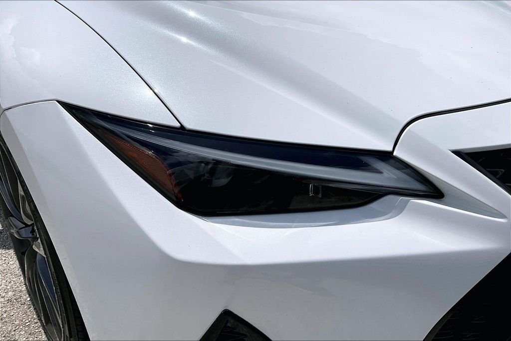 Used 2024 White Lexus 300 image 33