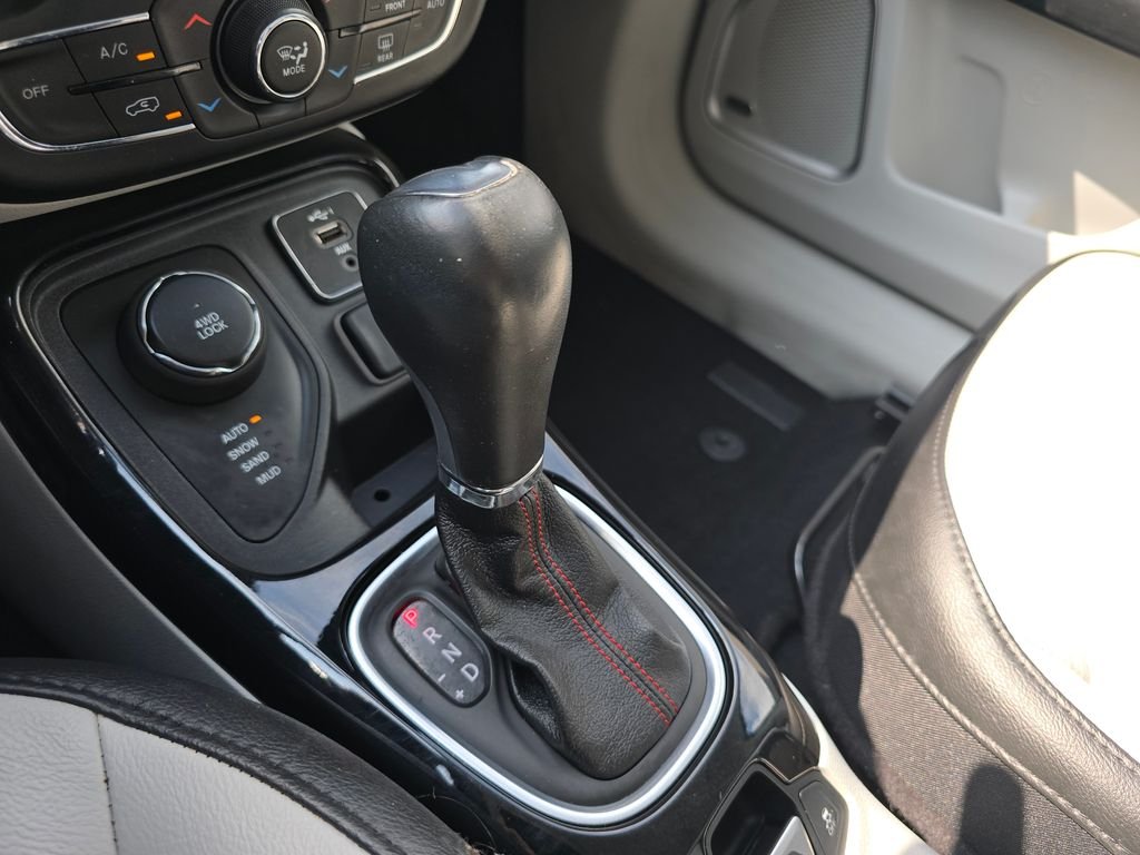 Used 2021 Red Jeep Limited image 27
