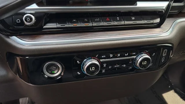 Used 2024 Downpour Metallic GMC SLT image 30