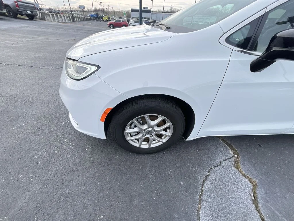 Used 2024 White Chrysler Touring L image 10