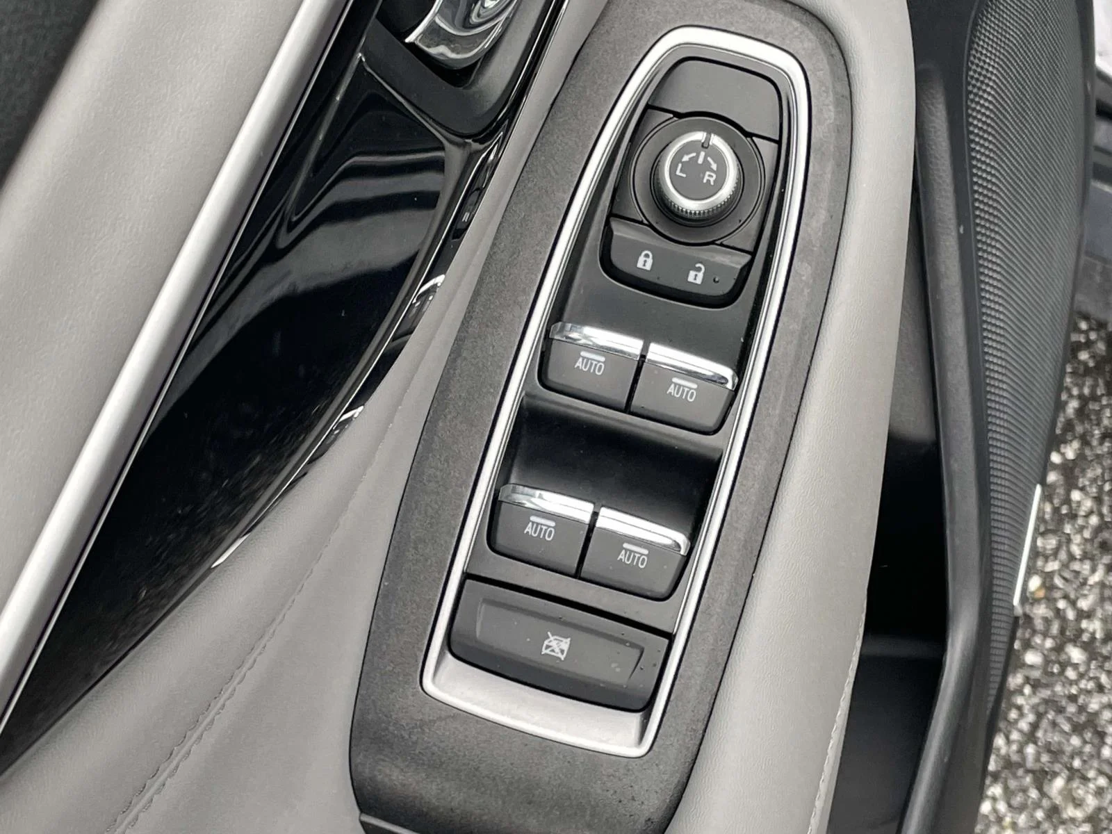 Used 2025 Magnetite Gray Metallic Subaru Limited image 6