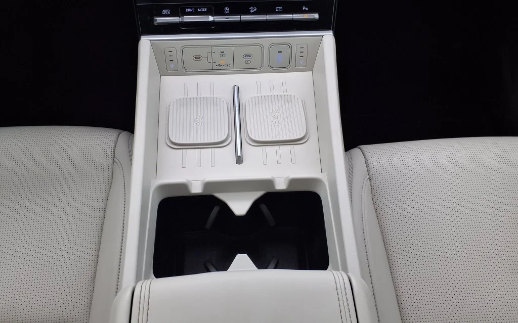 Used 2025 Gray Hyundai Calligraphy image 32