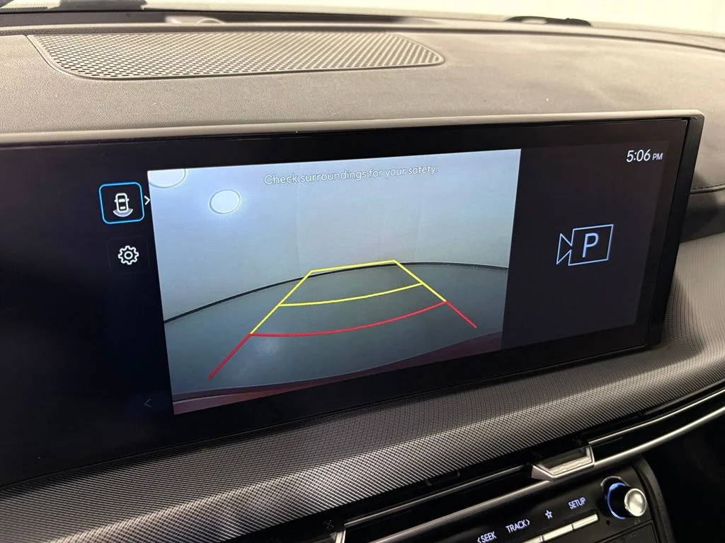 Used 2025 Red Hyundai SEL image 31
