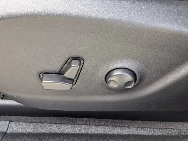 Used 2023 White Jeep Altitude image 21