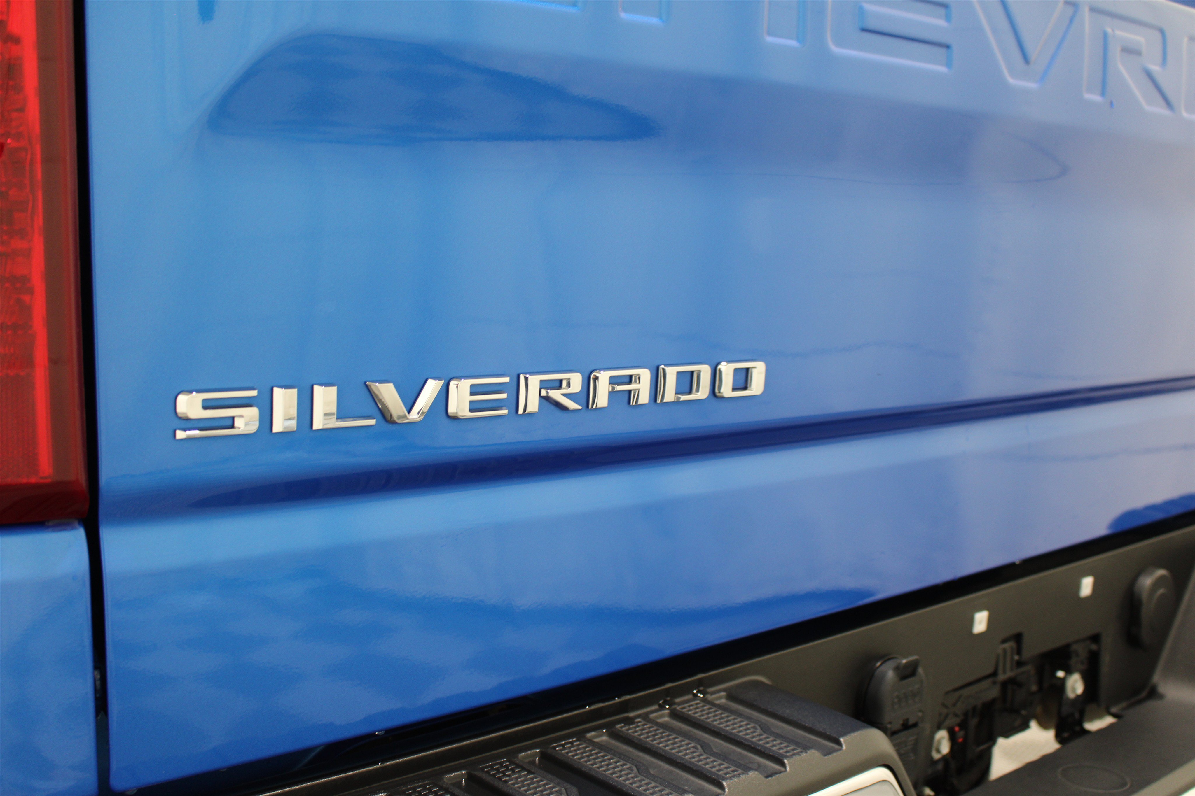 Used 2025 Riptide Blue Metallic Chevrolet LT image 28