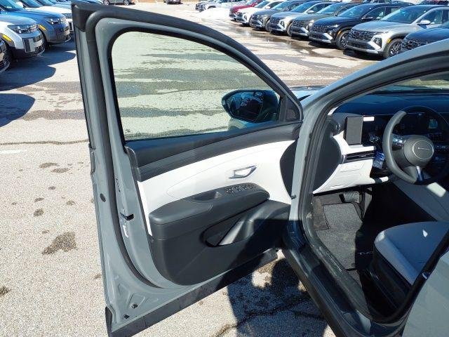 New 2026 Gray Hyundai SE image 28