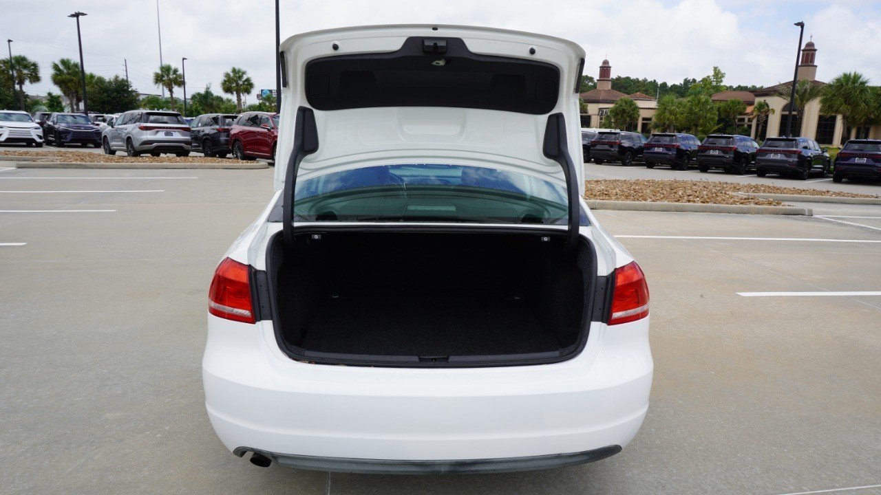 Used 2014 White Volkswagen S image 34