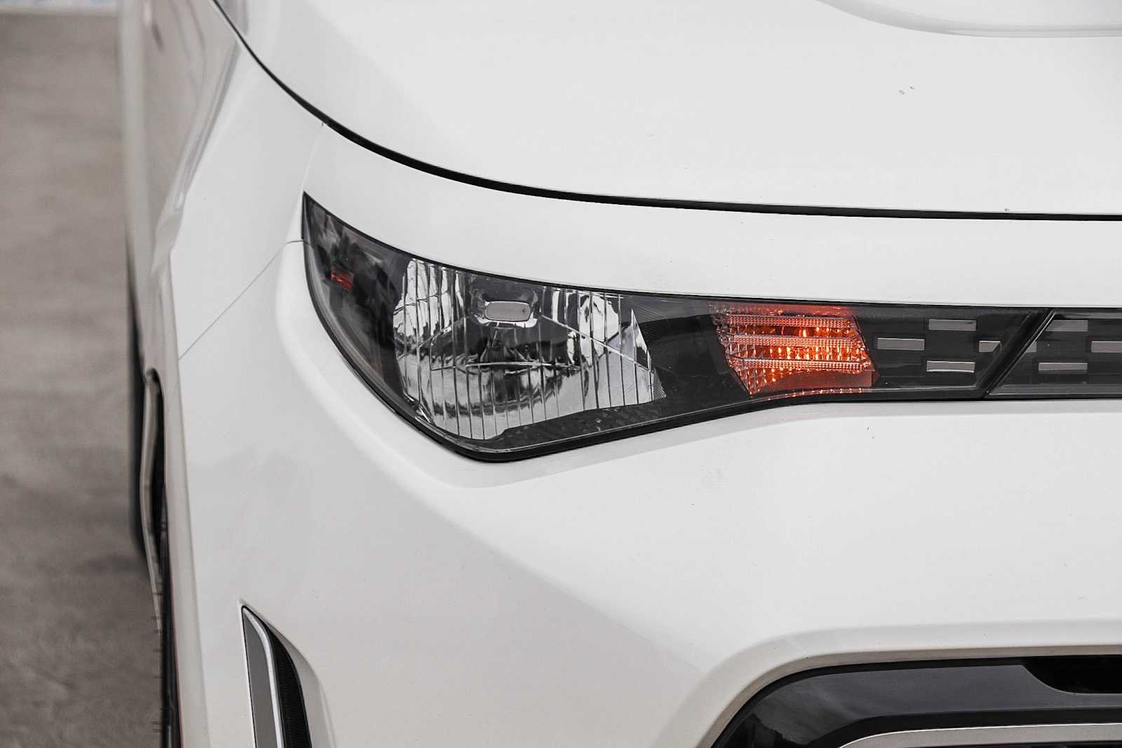 Used 2023 Snow White Pearl Kia GT-Line image 3