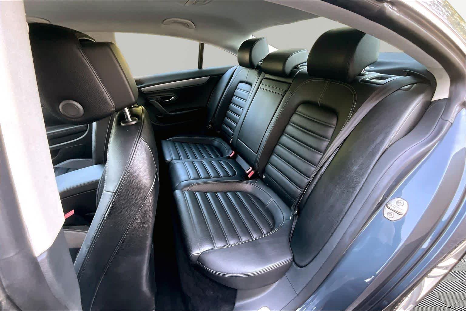 Used 2014 Island Gray Metallic Volkswagen Sport image 21
