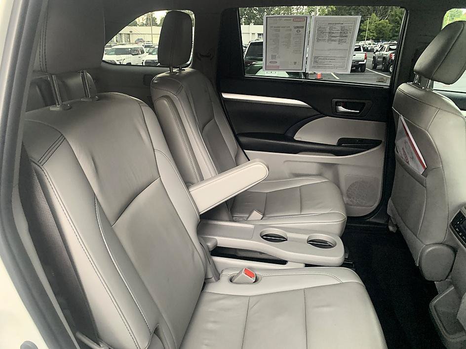 Used 2019 Blizzard Pearl Toyota XLE image 25