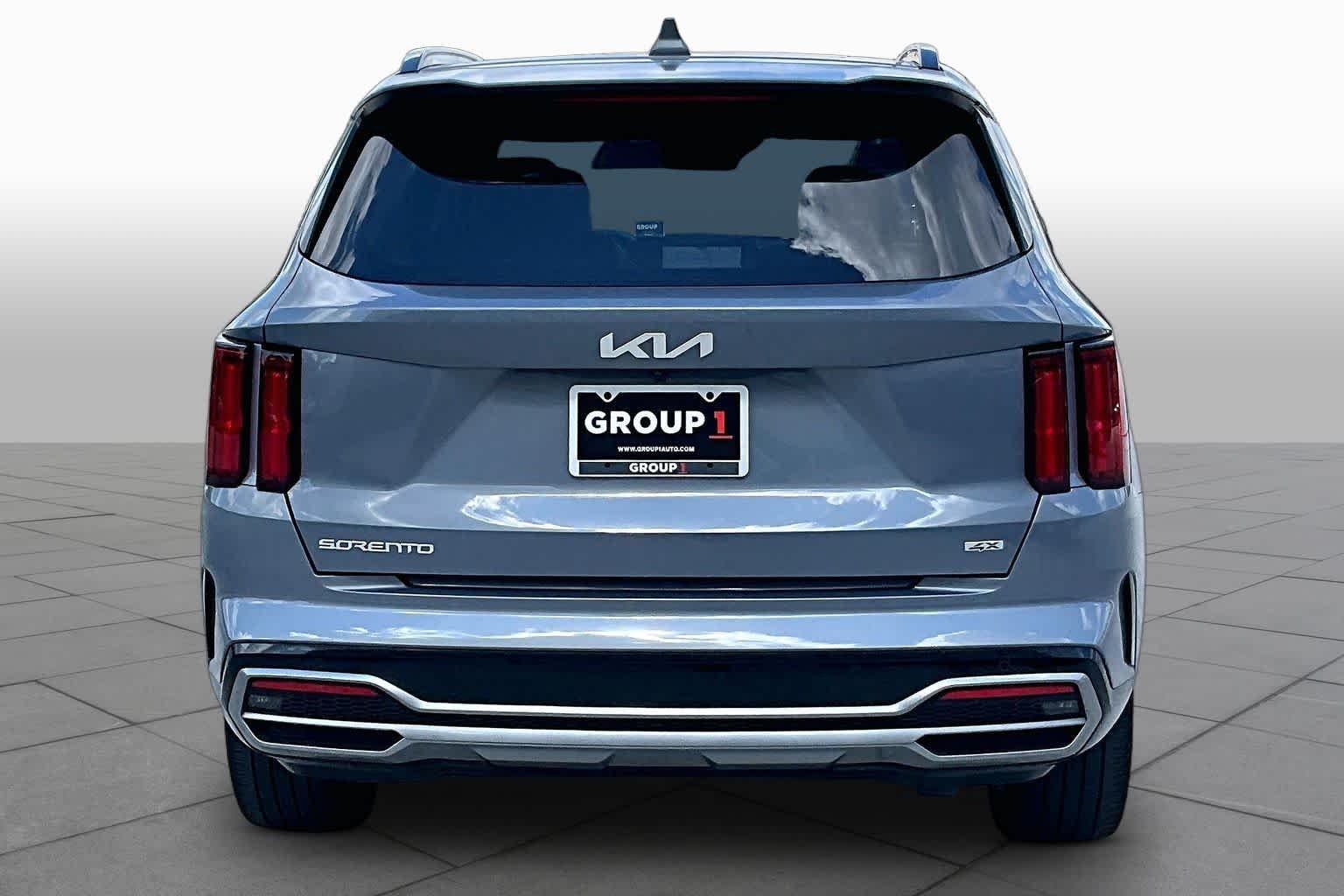 Used 2023 Everlasting Silver Kia SX image 5