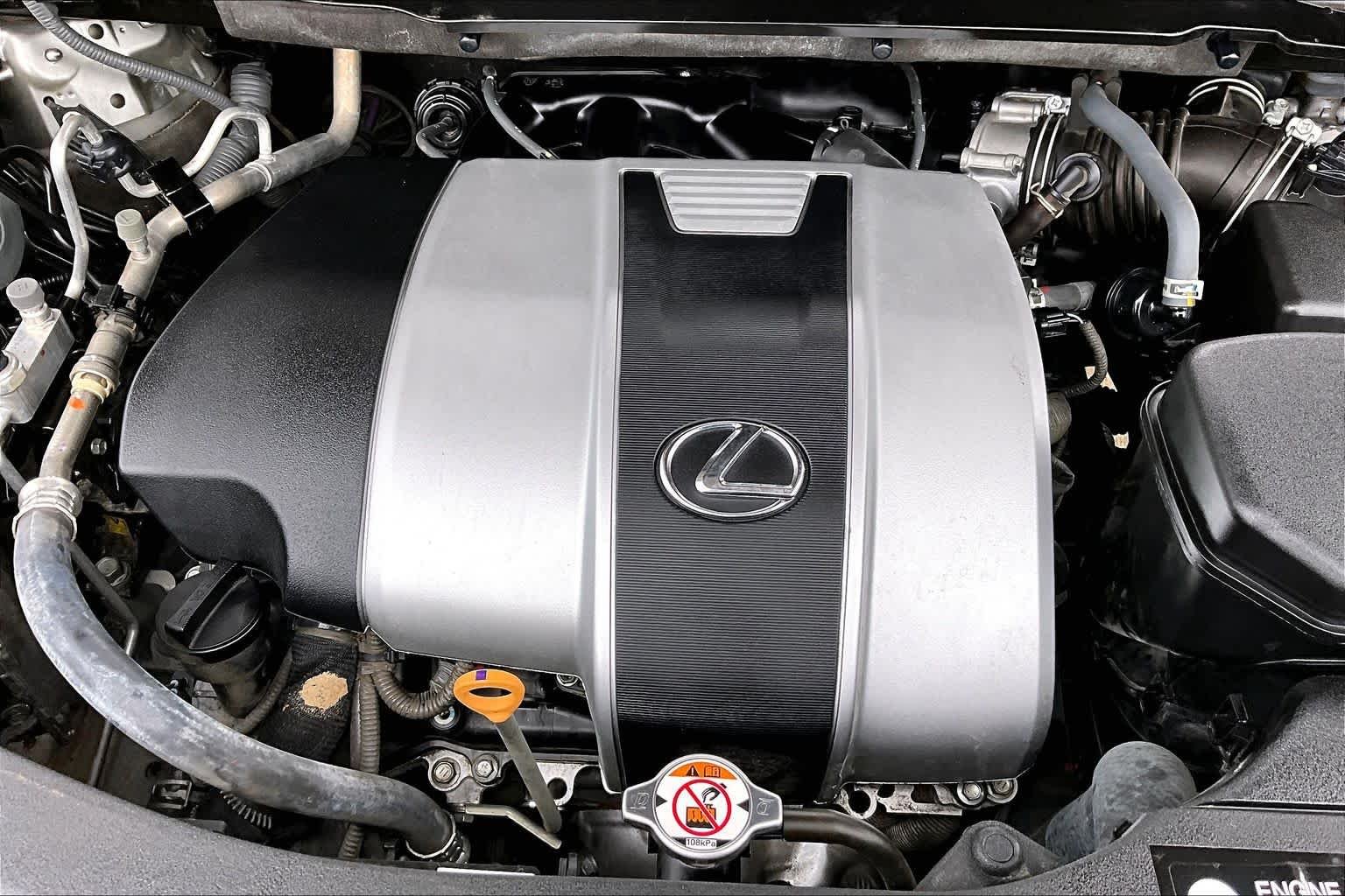 Used 2019 Atomic Silver Lexus  image 30