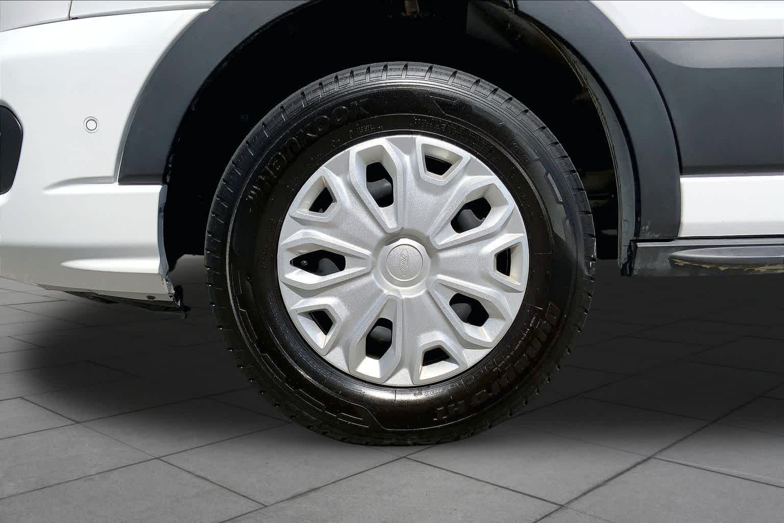 Used 2022 Oxford White Ford XLT image 11