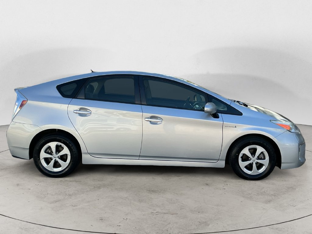 Used 2015 Silver Toyota Three image 7