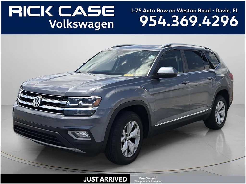 Used 2018 Gray Volkswagen SEL image 1