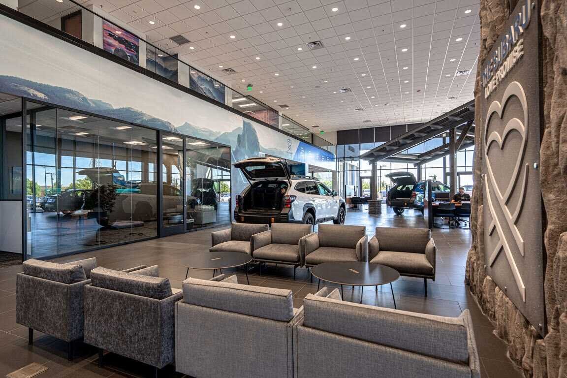 Used 2025 Summit White Chevrolet 1RS 4D Sport Utility image 36