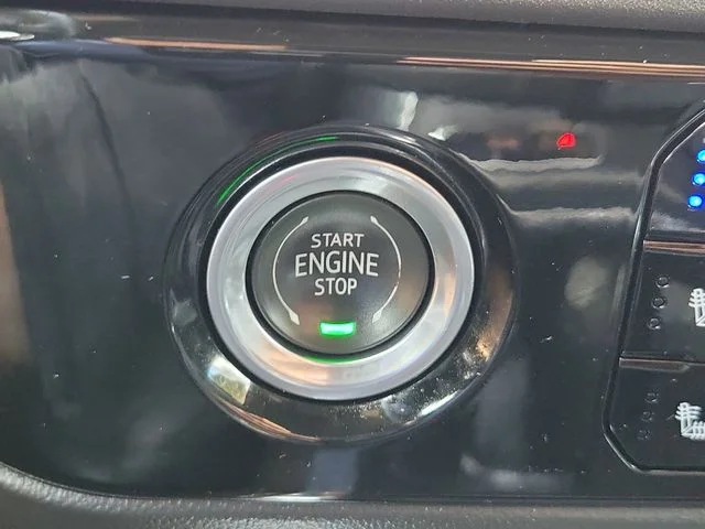 Used 2023 Silver GMC SLT image 28
