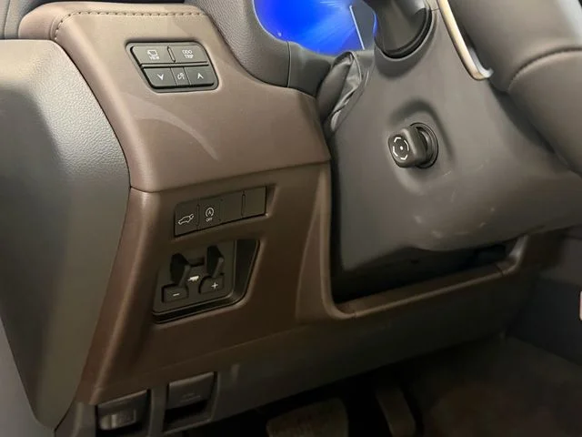 New 2026 Black Lexus 600 Luxury image 20