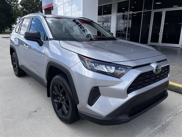 2021 Toyota RAV4 LE FWD's photo