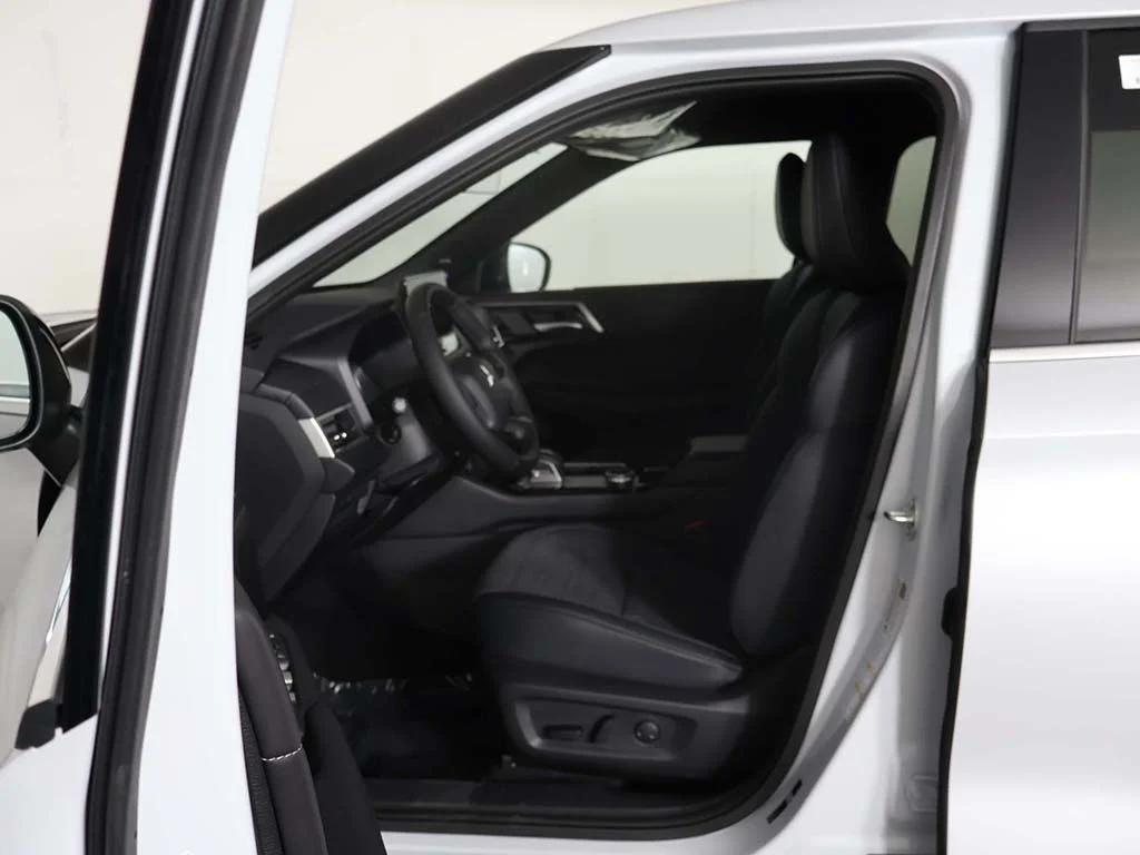 New 2026 White Mitsubishi LE 1.5T S-AWC image 29