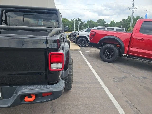 Used 2022 Black Jeep Mojave image 7