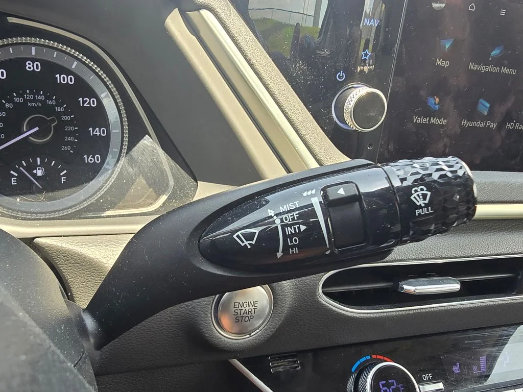 Used 2023 White Hyundai SEL image 30