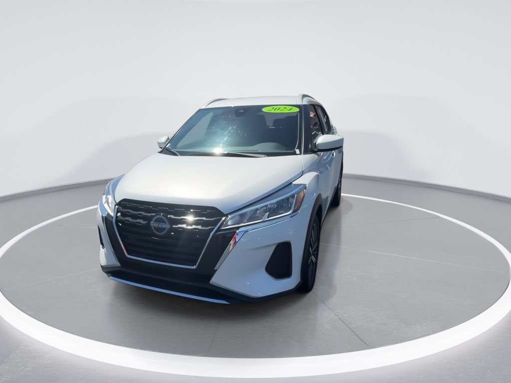 Certified Used 2024 White Nissan SV image 3