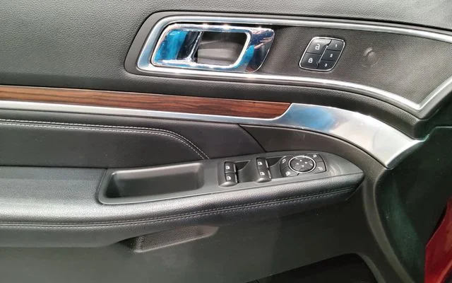 Used 2017 Red Ford Limited image 25