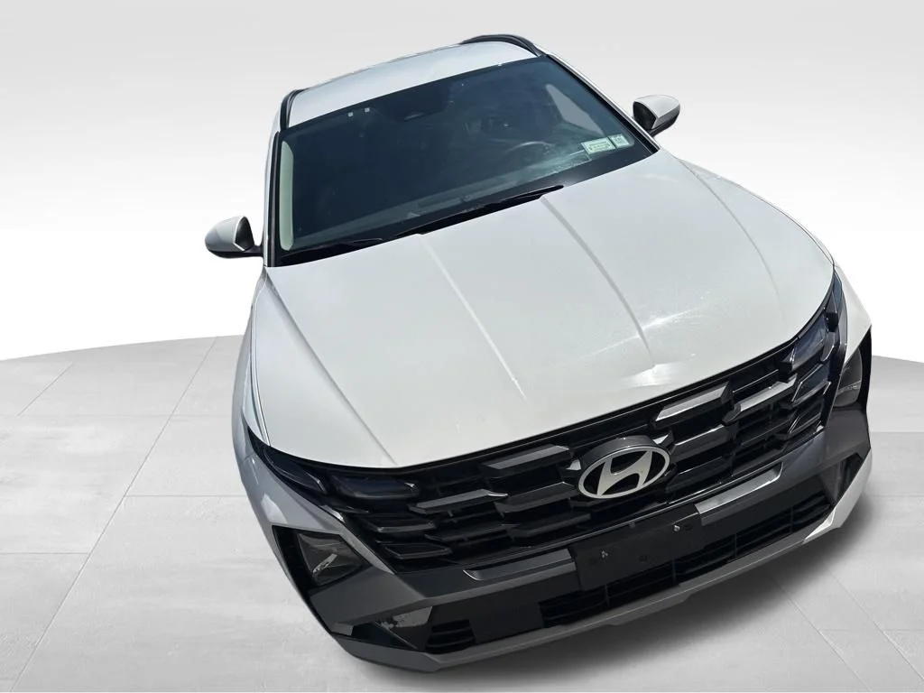 Used 2025 White Hyundai SEL image 16