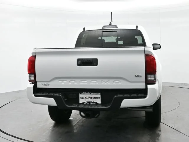 Used 2022 White Toyota SR5 image 6