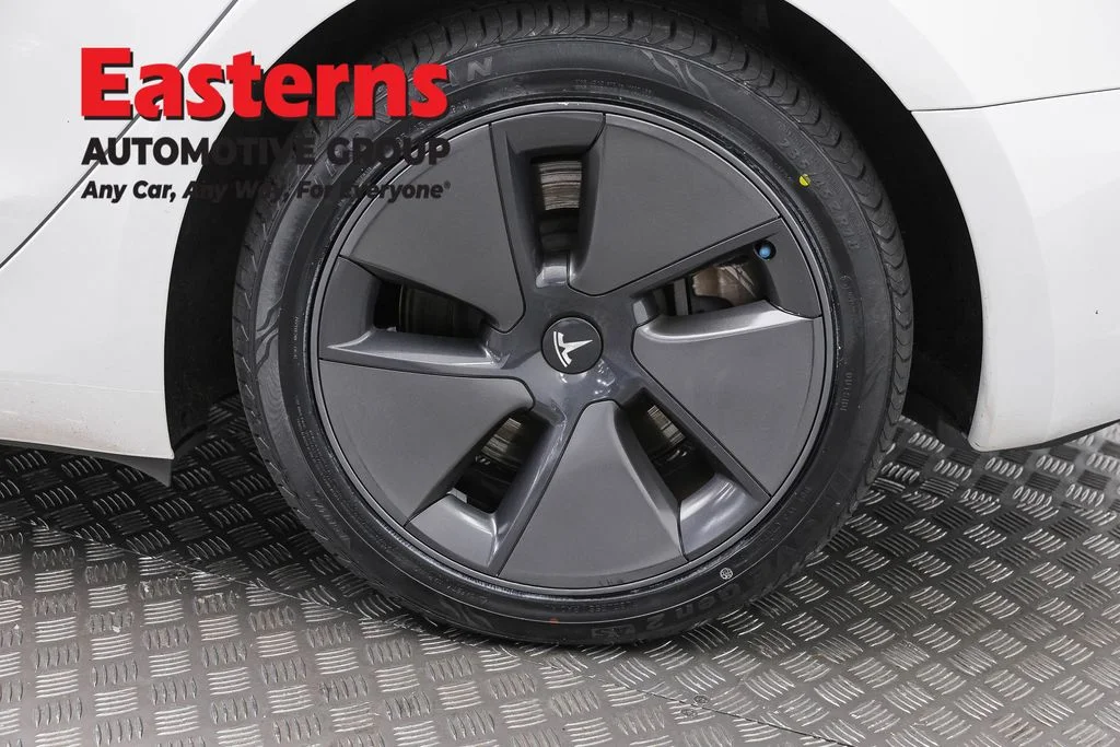 Used 2023 White Tesla Base image 28