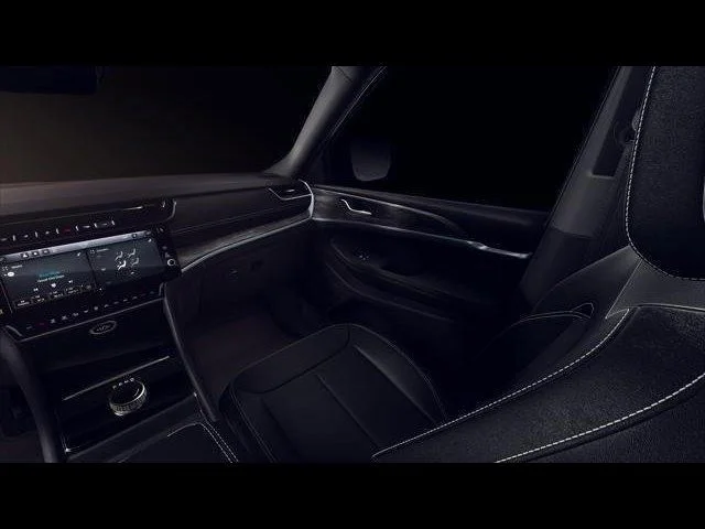 New 2026 Silver Zynith Exterior Paint Jeep Altitude image 7