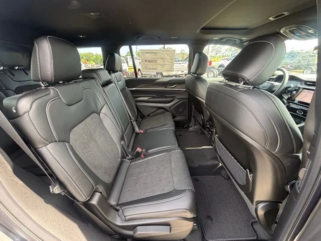 New 2026 Baltic Gray Metallic Clear-Coat Exterior Paint Jeep Laredo image 9