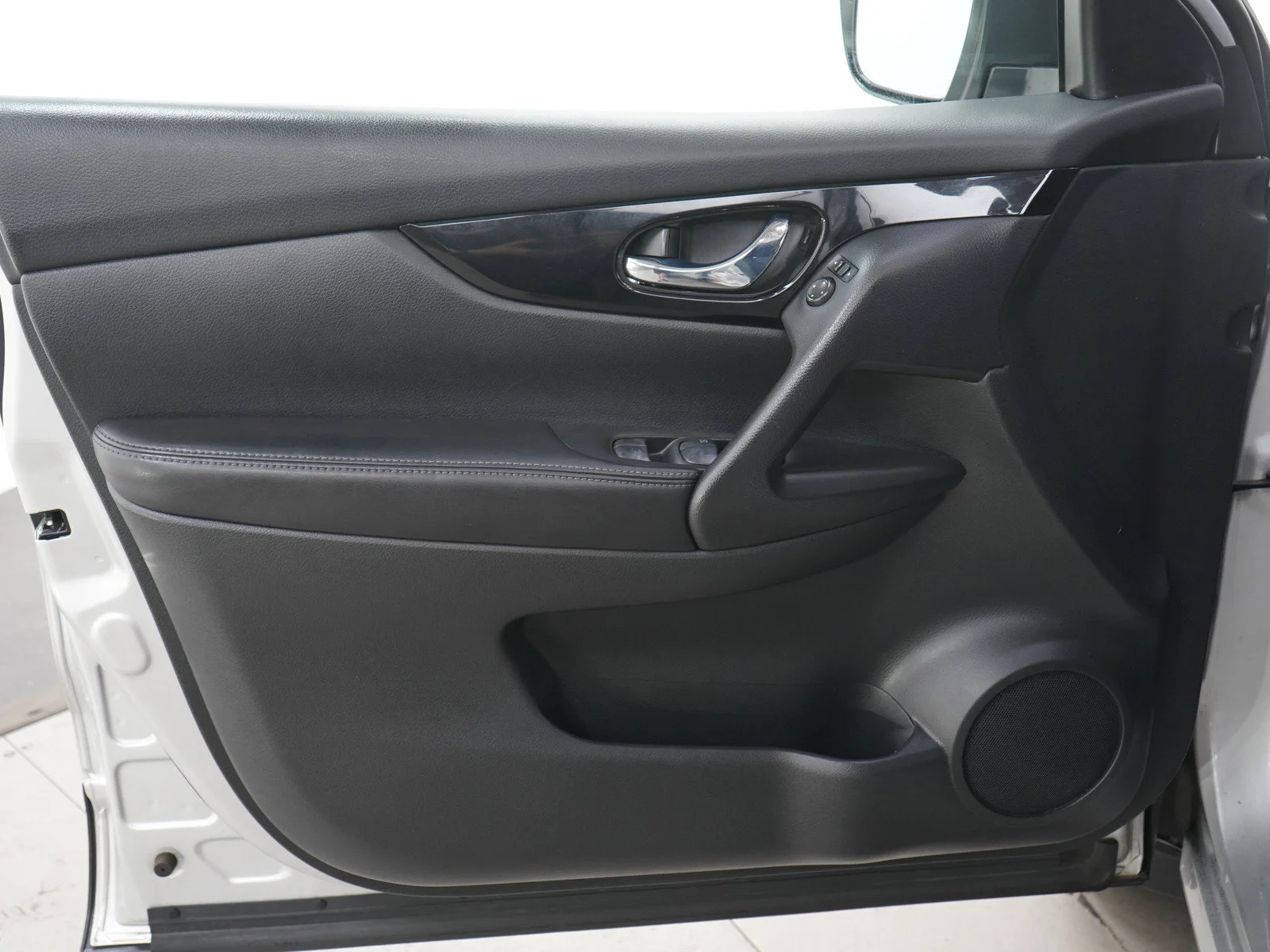 Used 2017 Brilliant Silver Nissan SV image 19