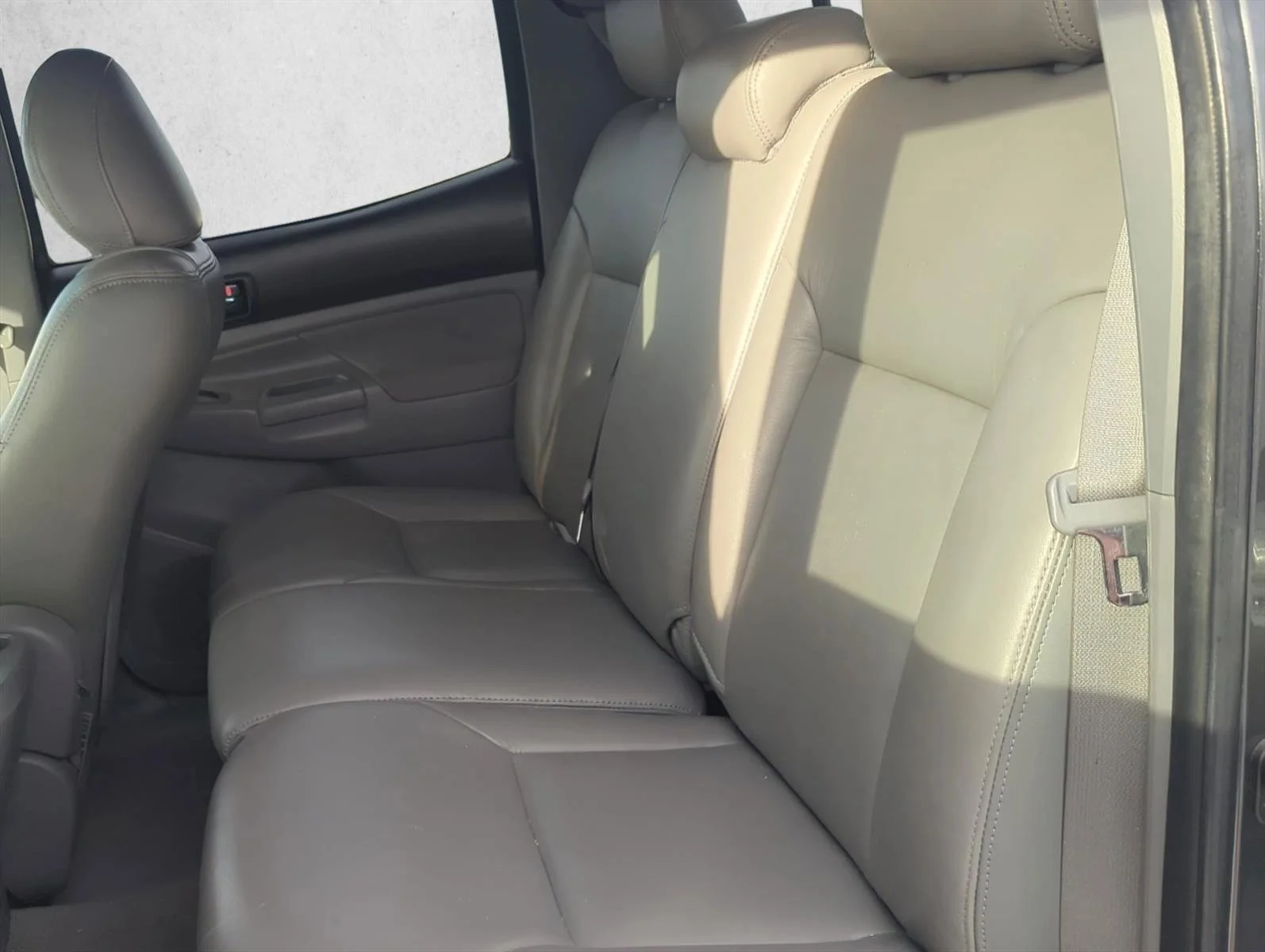 Used 2011 Magnetic Gray Meta Toyota  image 17