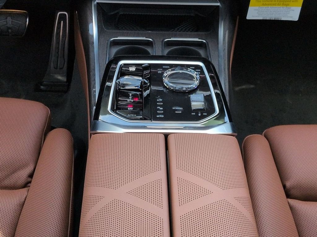 New 2026 Mineral White Metallic BMW 740i xDrive image 18